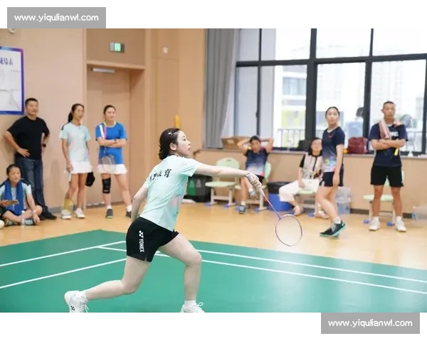 激烈对决中的羽毛球赛场精彩瞬间与策略解析